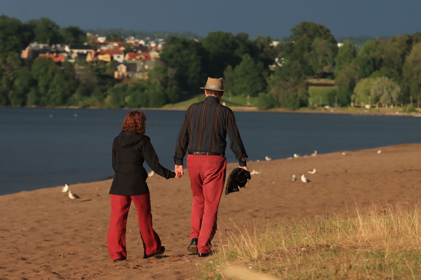 A couple walking along the lakeside promenade near Burlington's waterfront hotels