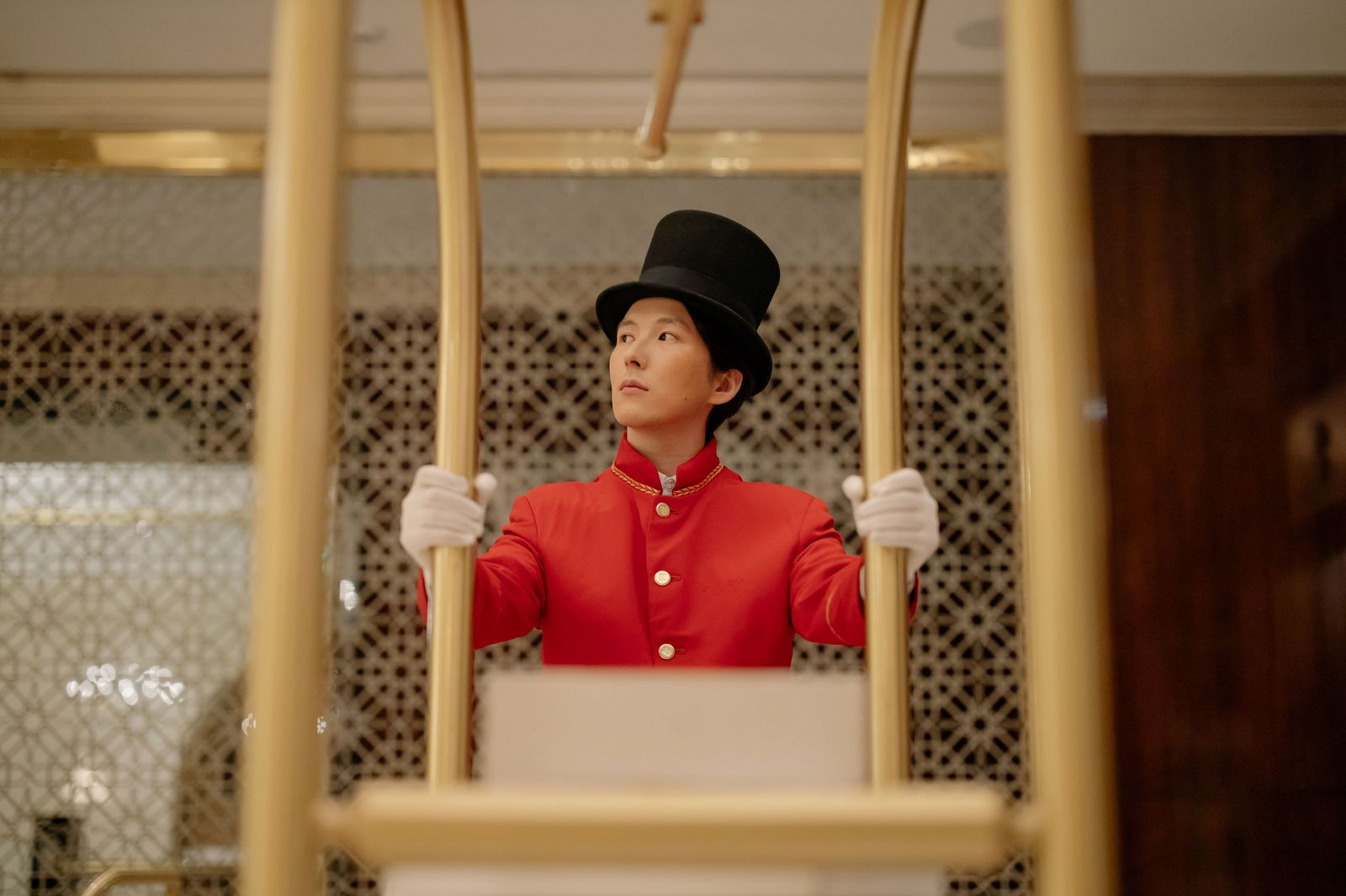 A bell cart of luggage at a hotel entrance on arrival day in Niagara Falls