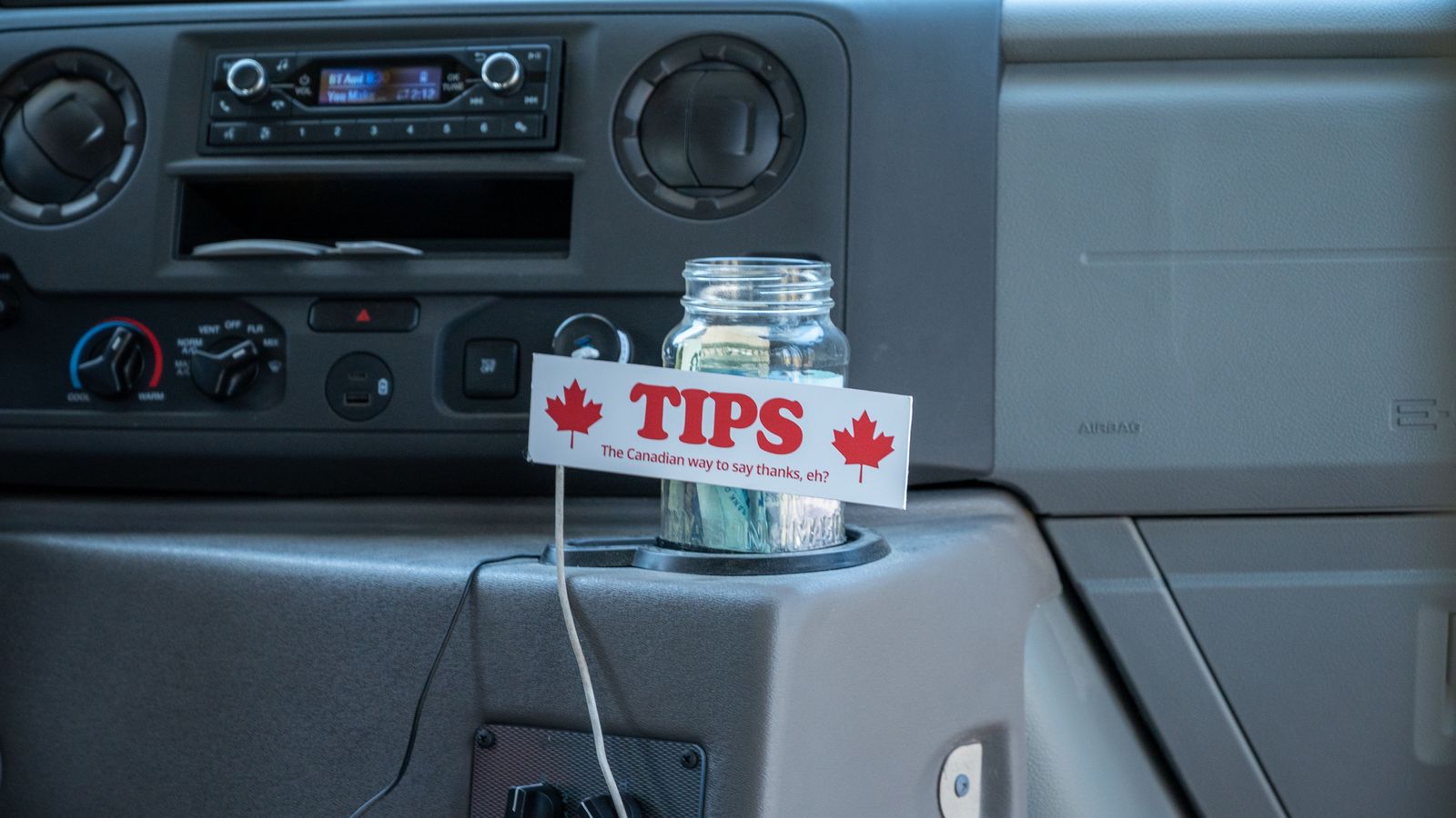 How much to tip a limo driver