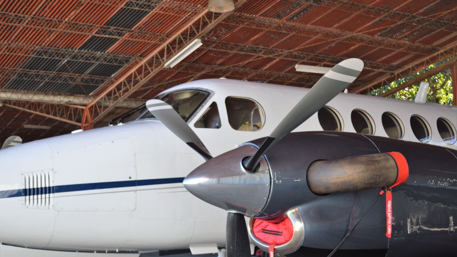 Private jet and FBO ground transportation