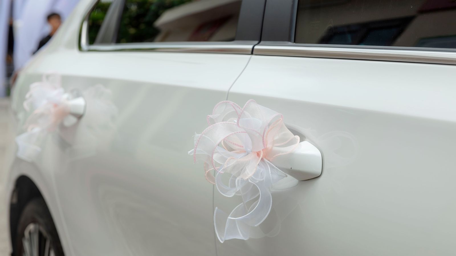 How to book a wedding limo
