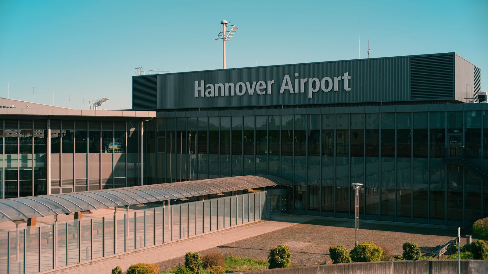 Hamilton airport (YHM) guide
