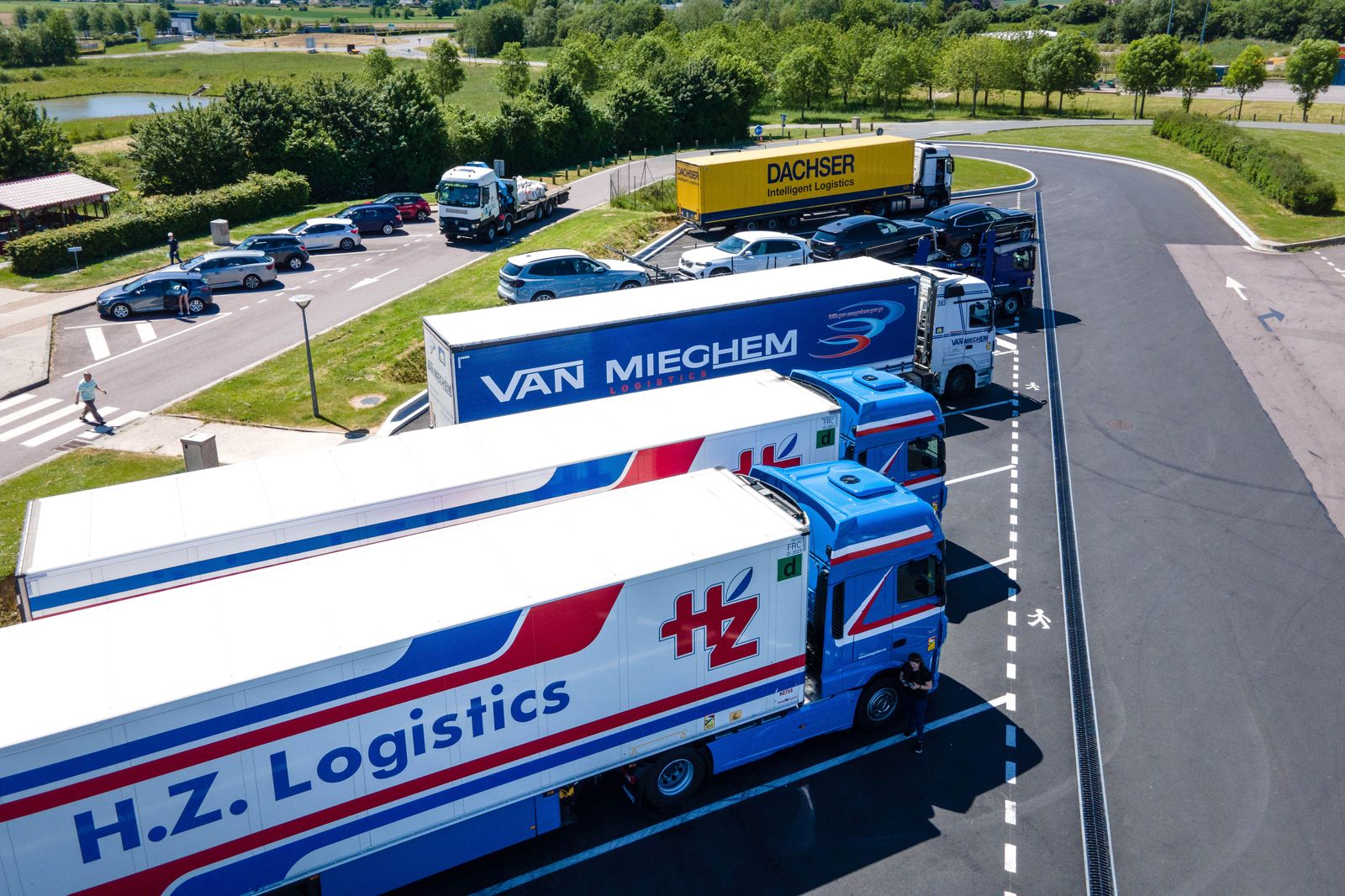 A highway service centre where long-distance passengers take a rest stop