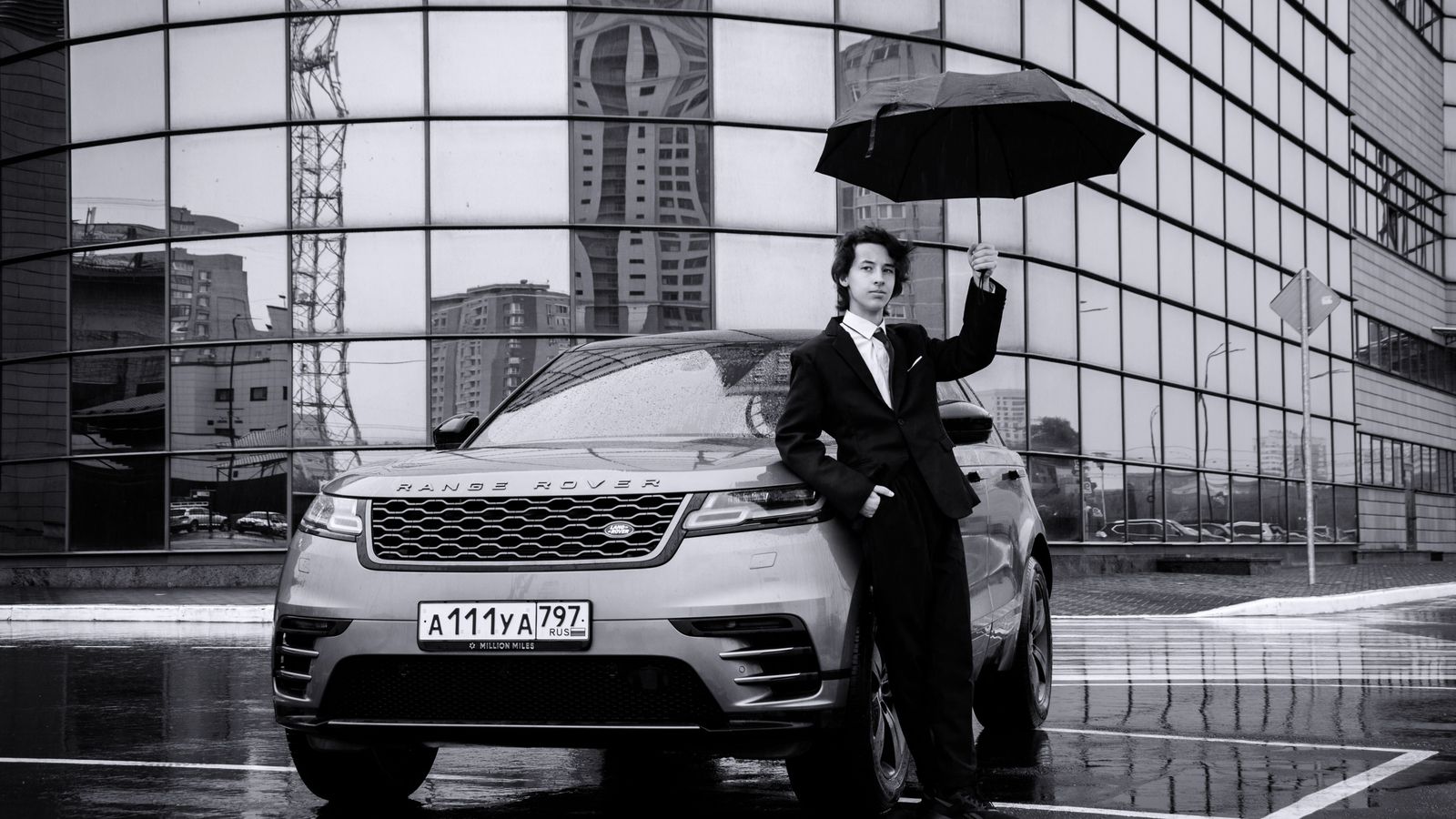 Black car, limousine and chauffeur services in Hamilton